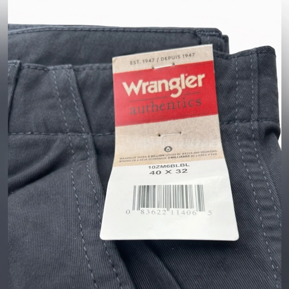 NWT-Wrangler Authentic Men’s Pants 40x32 Charcoal Black Straight fit - Picture 2 of 3